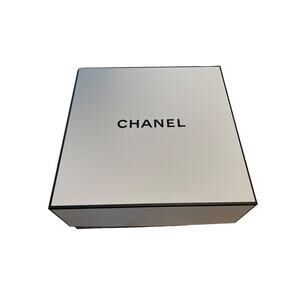 Chanel Gift‎ Box Storage Square 8.5” x 8.5” x 3.5” White Black Logo Cardboard
